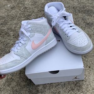 Women air Jordans 1 mid se